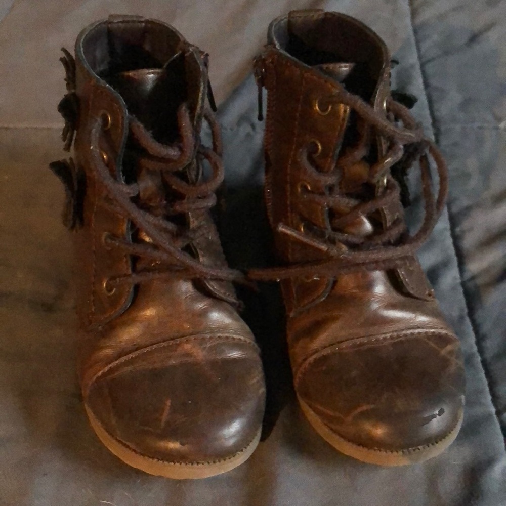 Girls leather boots
